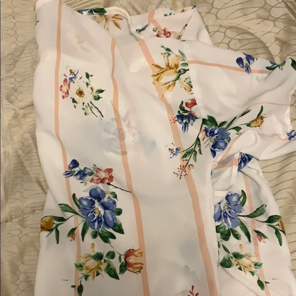 Tie in front blouse - Picture 3 of 3
